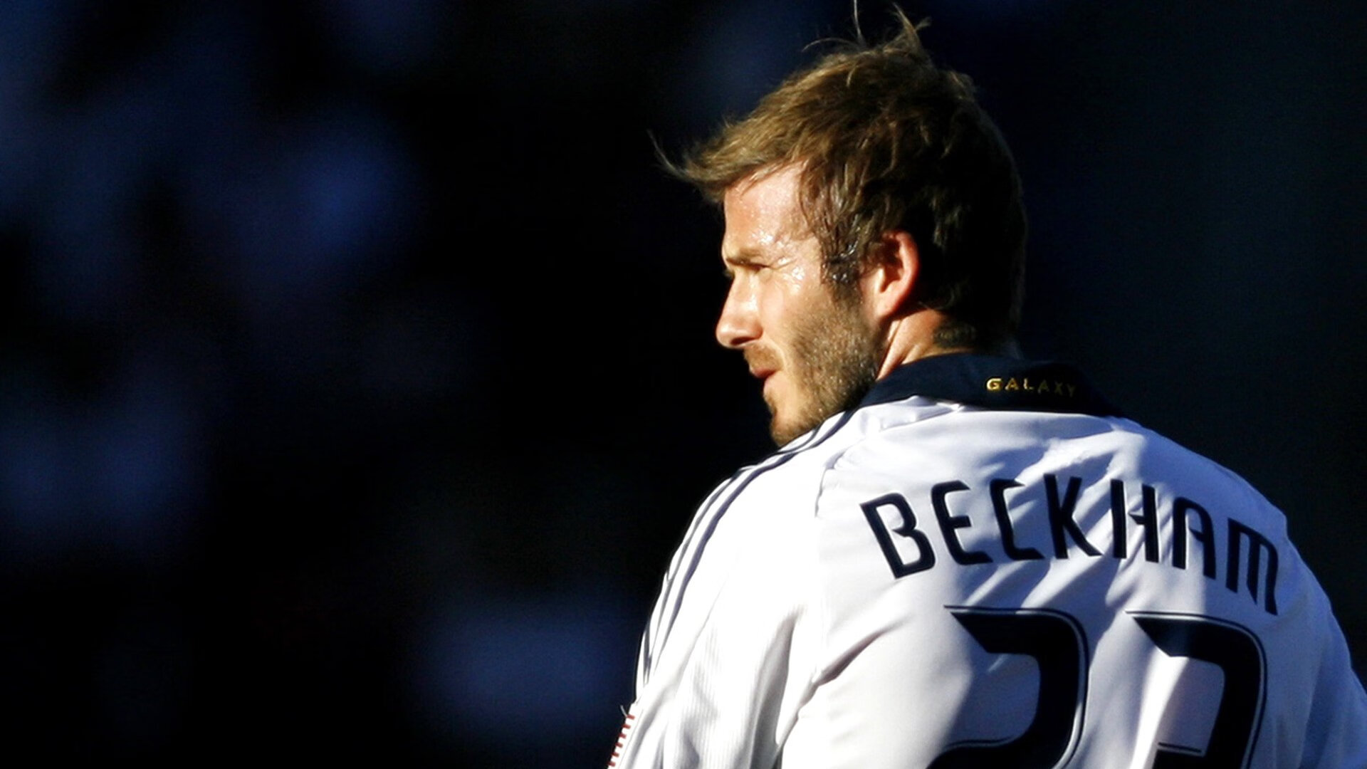 教练在赛后分析中强调控球与转换的重要性,控球转身教学