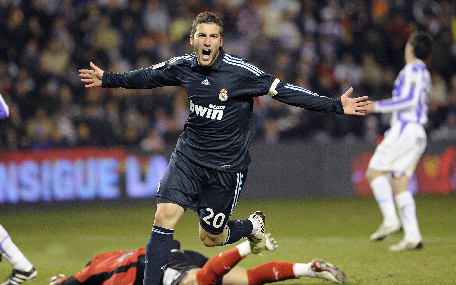 威金斯为何缺席NBA杯雷霆打国王比赛?他刚刚打出了赛季最佳表现,威金斯进攻集锦